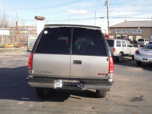 1999 GMC Yukon Denali 4x4 Crew Cab LE