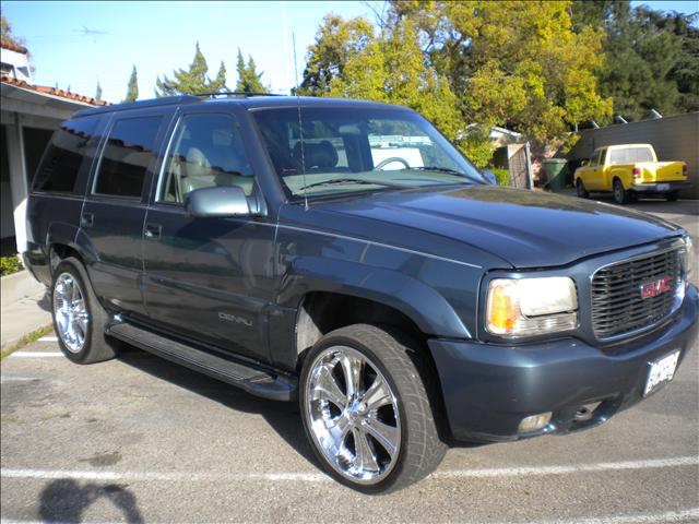 1999 GMC Yukon Denali Base