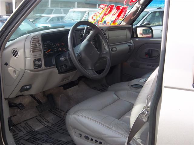 1999 GMC Yukon Denali Base