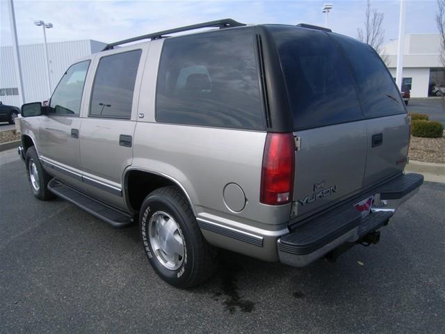 1999 GMC Yukon Denali SLT