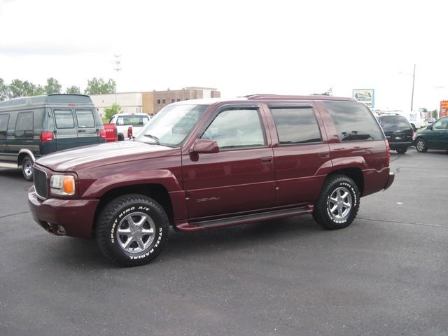 1999 GMC Yukon Denali EX Sedan 4D