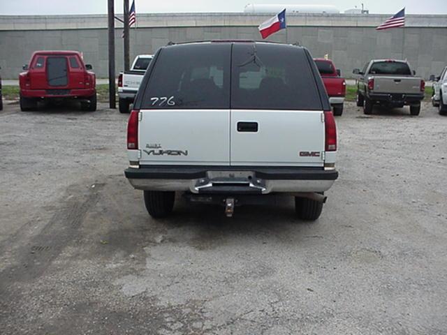 1999 GMC Yukon Denali 2WD Crew Cabsle