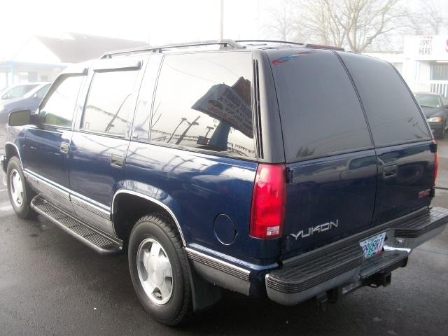 1999 GMC Yukon Denali EX Sedan 4D