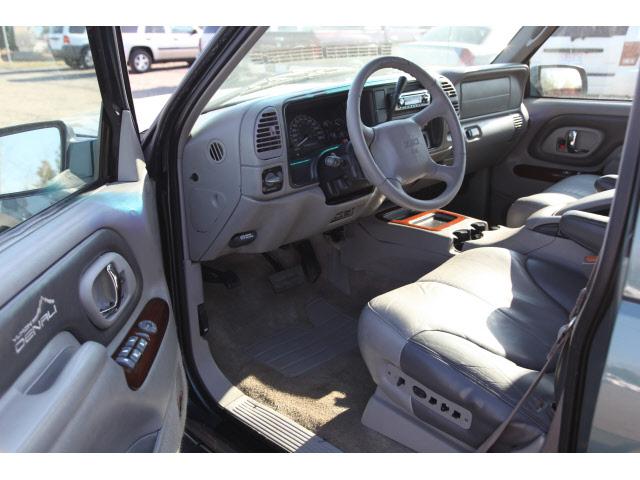 2000 GMC Yukon Denali EX Sedan 4D