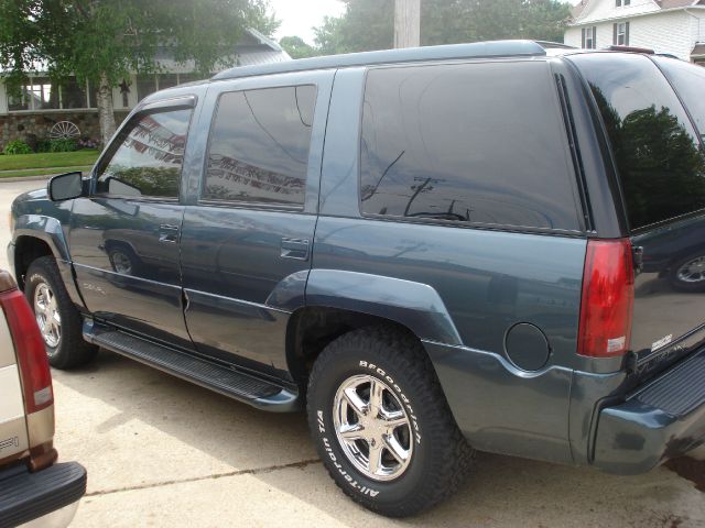 2000 GMC Yukon Denali Base