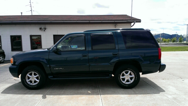 2000 GMC Yukon Denali 4x4 Crew Cab LE