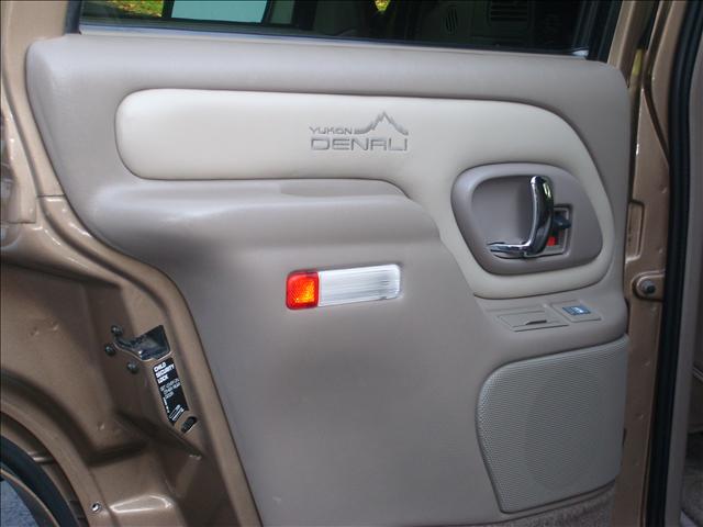 2000 GMC Yukon Denali Unknown