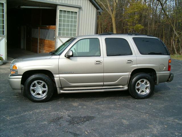 2001 GMC Yukon Denali EX Sedan 4D