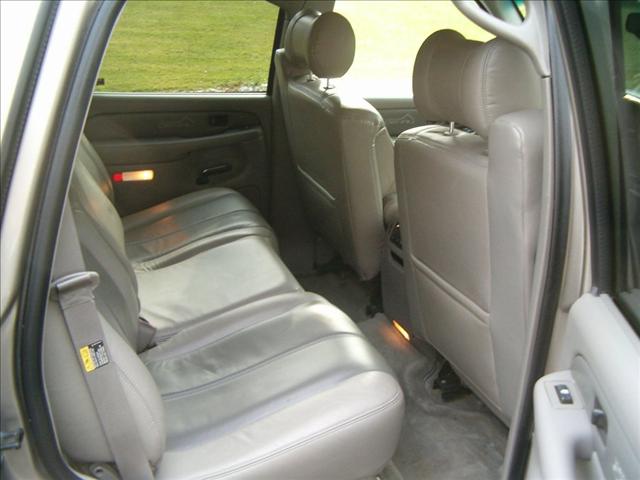 2001 GMC Yukon Denali EX Sedan 4D