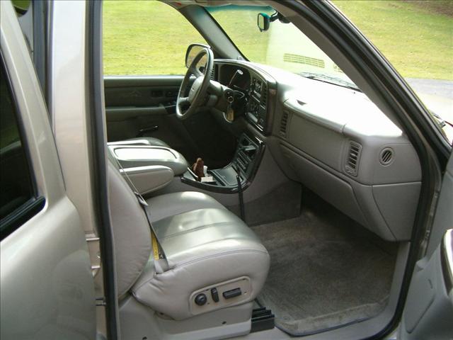 2001 GMC Yukon Denali EX Sedan 4D