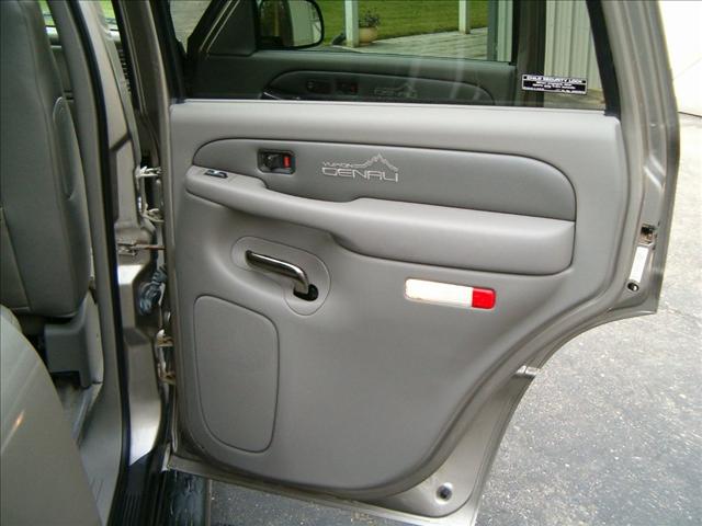 2001 GMC Yukon Denali EX Sedan 4D