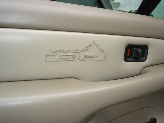 2002 GMC Yukon Denali Unknown