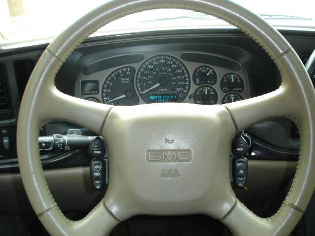 2002 GMC Yukon Denali Unknown