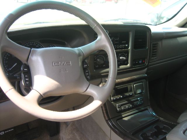 2002 GMC Yukon Denali Unknown