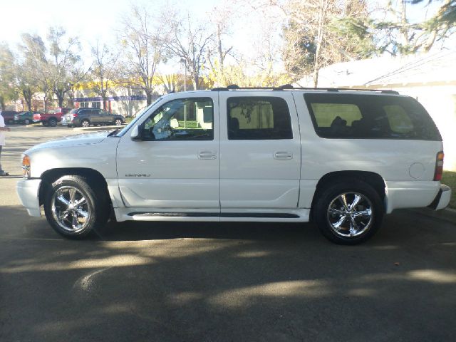 2004 GMC Yukon Denali Quattro 3.0 Convertible