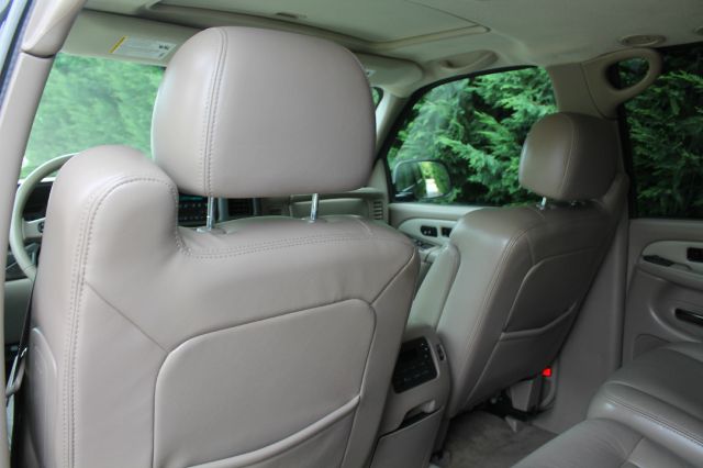 2004 GMC Yukon Denali Base