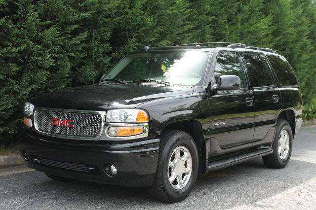 2004 GMC Yukon Denali Base