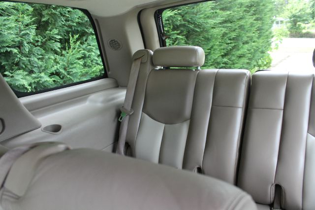 2004 GMC Yukon Denali Base