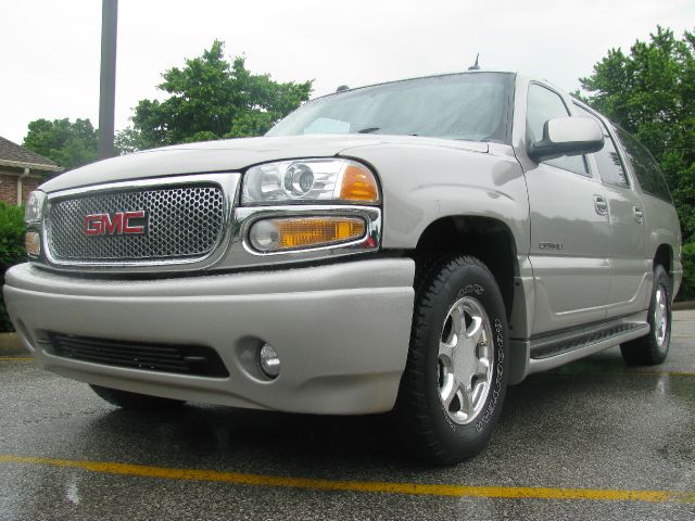 2004 GMC Yukon Denali Sport 4WD