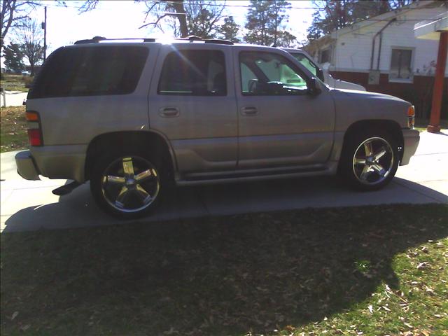 2004 GMC Yukon Denali Unknown