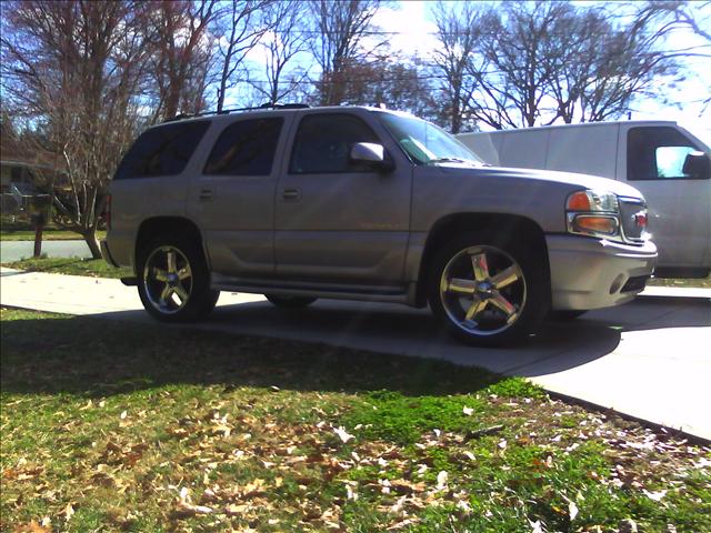 2004 GMC Yukon Denali Unknown