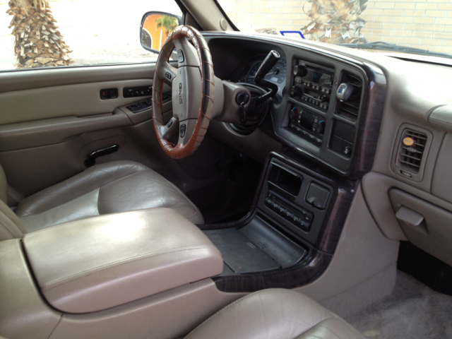 2004 GMC Yukon Denali Base