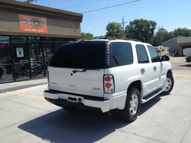 2005 GMC Yukon Denali Base