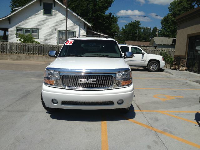 2005 GMC Yukon Denali Base