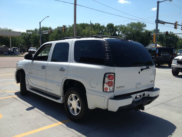 2005 GMC Yukon Denali Base