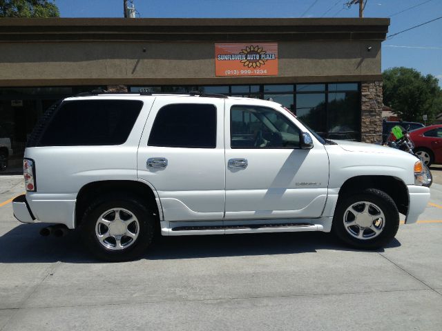 2005 GMC Yukon Denali Base