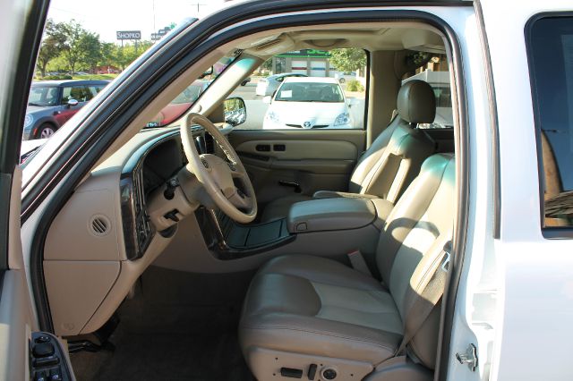 2005 GMC Yukon Denali EX Sedan 4D