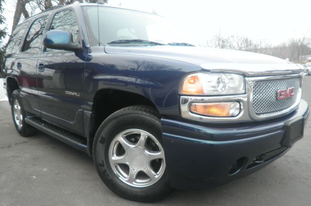 2005 GMC Yukon Denali Base