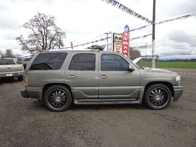 2005 GMC Yukon Denali Base