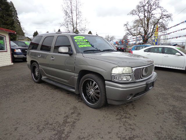 2005 GMC Yukon Denali Base