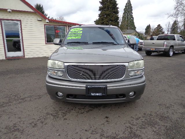 2005 GMC Yukon Denali Base