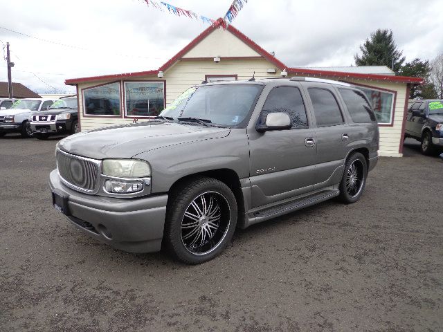 2005 GMC Yukon Denali Base