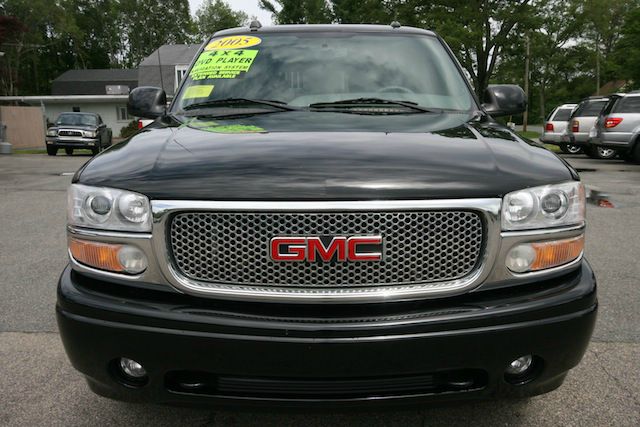 2005 GMC Yukon Denali V6 4WD 4x4 SUV