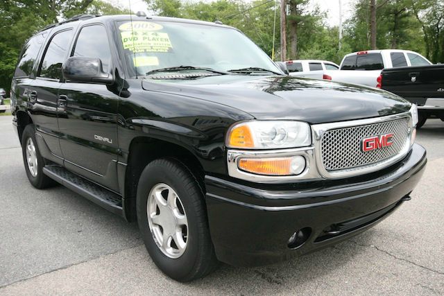 2005 GMC Yukon Denali V6 4WD 4x4 SUV