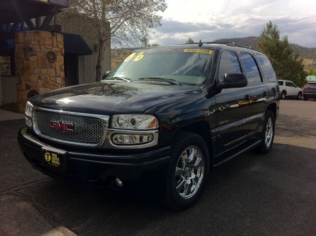 2006 GMC Yukon Denali EX - DUAL Power Doors