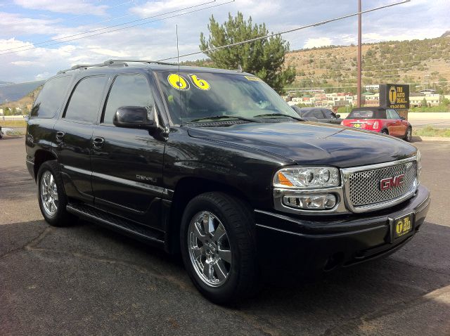 2006 GMC Yukon Denali EX - DUAL Power Doors