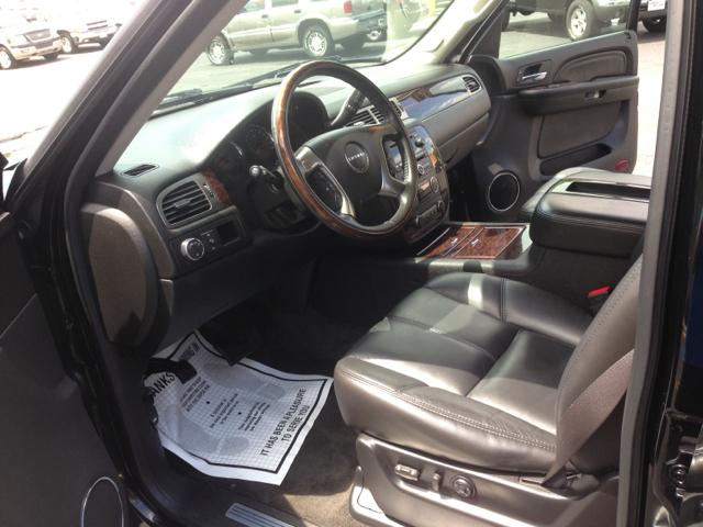 2007 GMC Yukon Denali EX - DUAL Power Doors