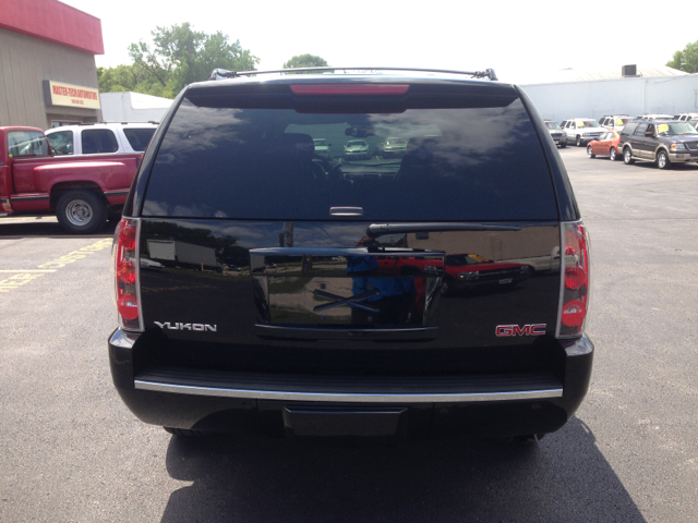 2007 GMC Yukon Denali EX - DUAL Power Doors