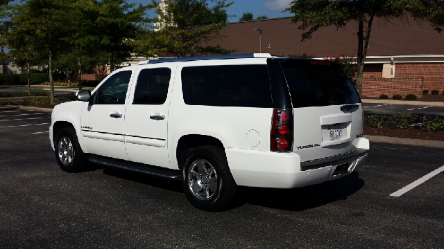 2007 GMC Yukon Denali SXT Van