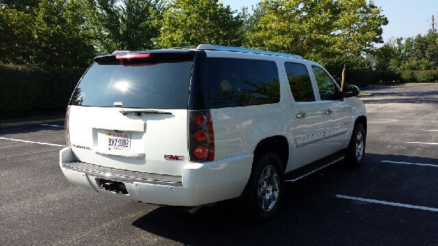 2007 GMC Yukon Denali SXT Van