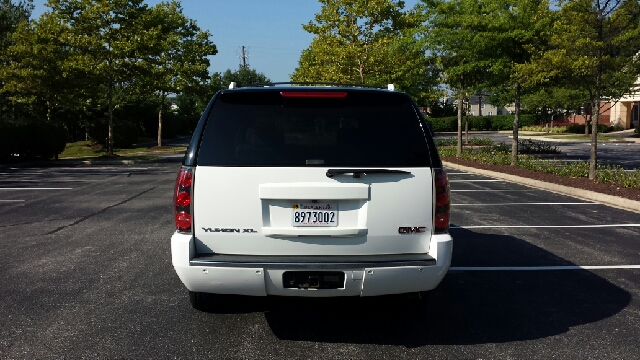 2007 GMC Yukon Denali SXT Van