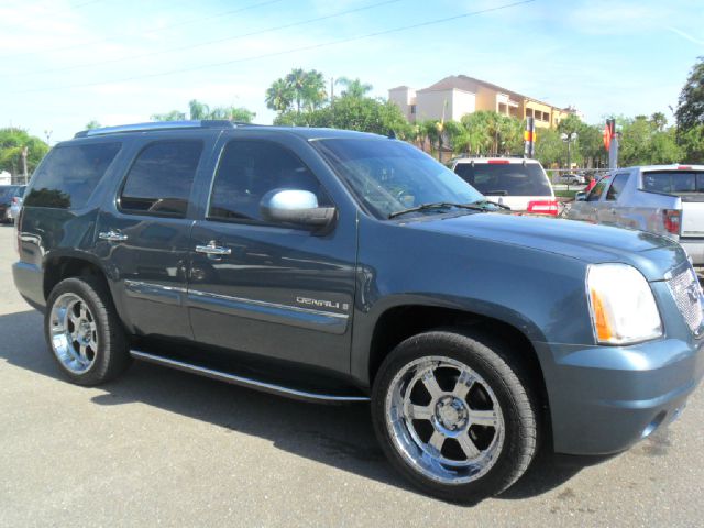 2007 GMC Yukon Denali Luxury II Sedan