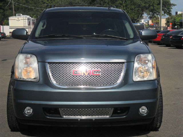 2007 GMC Yukon Denali Luxury II Sedan