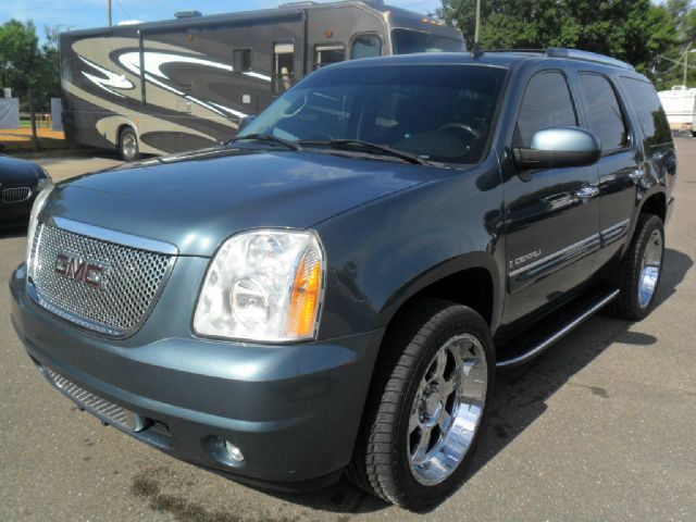 2007 GMC Yukon Denali Luxury II Sedan