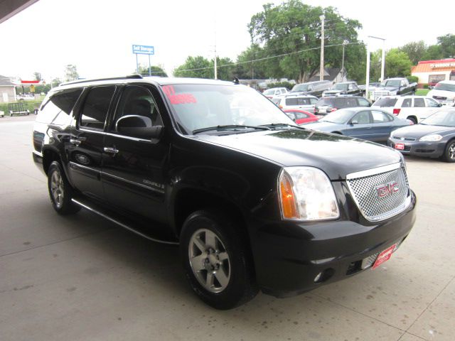 2007 GMC Yukon Denali SXT Van