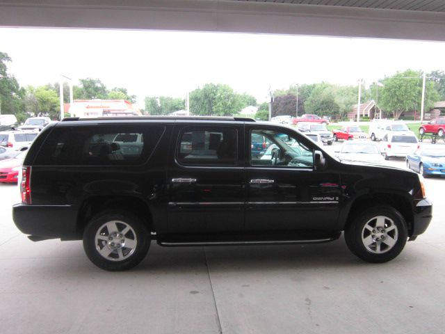 2007 GMC Yukon Denali SXT Van